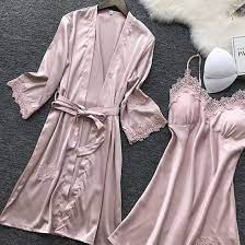 Large bande en dentelle en haut et en bas de la nuisette. Ensemble Kimono Et Nuisette Uni Kimono Femme Pyjama Femme Com