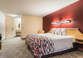 Wifi and an airport shuttle are free, and this hotel also features laundry services. Red Roof Inn Seattle Airport Seatac 78 1 2 0 Seatac Hotel Deals Reviews Kayak