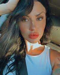 Heather Murdoch's Instagram, Twitter & Facebook