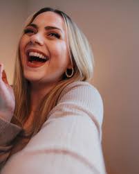 Kara Marie's Instagram, Twitter & Facebook