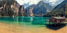El Lago Espejado Color Esmeralda Que Hara Que Quieras Viajar A Tirol Del Sur Braies Italia Lugares Increibles Viajes Lugares De Vacaciones