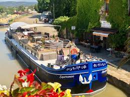 N'hésitez pas à contacter le chef de base. Rent A Canal Boat Peniche Canal Du Midi Peniche De Croisiere De Luxe Canal Du Midi Samboat