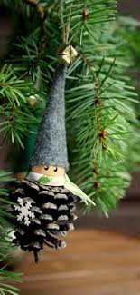 Abricot m bonbon m carotte f cerise f champignon m fraise f gâteau m noix f pomme f saucisses tomate f yaourt m 03 l'ai mangé des champignons. Pommes De Pin Pour La Deco De Noel 58 Idees En Photos Archzine Fr Decoration Noel Fait Main Deco Noel Fait Main Facile Deco Noel