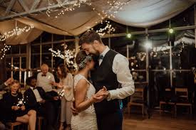 Es lebt im wald, kann man oft in parks sehen. Maike Mathias Waldhochzeit In Nrw Hochzeit Wald Hochzeit Hochzeit Feiern