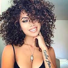 20 Schone Lockige Frisuren Fur Mittelstarkes Haar Lockige Frisuren Lange Haare Frisur Ideen