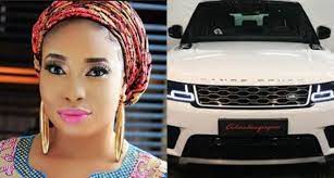 Lizzy anjorin has addressed her fight with toyin abraham which turn a different turn after she accused her (toyin) of using several. Nollywood Actress Lizzy Anjorin Has Just Acquired A Range Rover Autobiography And She Is Thanking Her Sugar Daddy God For The Car G Sugar Daddy Liz Car Gifts