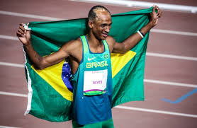 Neste domingo, alison dos santos se garantiu na final dos 400m com barreiras nos jogos de tóquio. Alison Dos Santos Faz Melhor Marca Pessoal Nos 400m Com Barreira E Leva O Ouro Nd
