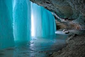 Resultado de imagem para Lindas Cachoeiras e cascatas