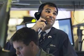 The dow ended the session near its lows, while the s&p 500 also followed that path. Dow Dives 400 Points To End Its Worst Week In 10 Years