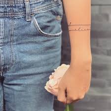 Les tatouages bracelet sont placés sur le poignet et peuvent ressembler à un joli petit bijou. 100 Idees De Tatouages Bracelet Pour Femme Tatouez