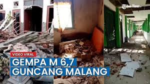 Tepatnya pusat gempa bumi ada di laut pada jarak 96 km ke arah selatan kota kepanjen, kabupaten malang, jawa timur pada kedalaman 80 km. Full Video Gempa M 6 7 Guncang Malang Warga Panik Berlarian Youtube