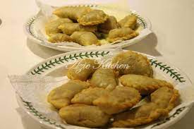 Hahaha demi mencairkan tangannya sendiri. Jom Layan Karipap Ayam Azie Kitchen