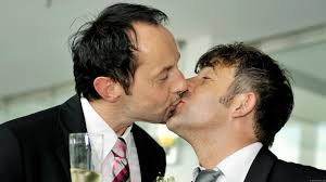 Gay marriage back in California