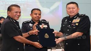 Timbalan ketua polis negara, datuk seri mohd bakri mohd zinin pada khamis menyelar ahli dewan undangan negeri (adun) seberang jaya, dr afif bahardin yang mengeluarkan kenyataan disifatkannya sebagai tidak berperikemanusiaan. Nasihat 3k Buat Pegawai Polis Muda