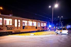 Can the net harness a bunch of volunteers to help bring books in the public domain to life through podcasting? In Stuttgart Botnang Ereignete Sich Ein Stadtbahn Unfall Stuttgarter Nachrichten