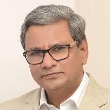 Happy to witness “changing the baton” scene at ⁦@UjjivanBank⁩ which is all  set for it's #IPO. Samit Ghosh retires, Nitin Chugh takes over as CEO.  Let's wish all three loads of good