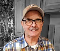 Can someone please fix my chickens hairstyle?