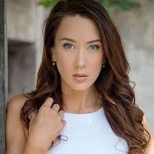 Emma Westgate's Instagram, Twitter & Facebook