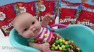 Today i fill my bathtub with skittles! Baby Doll Bath Time In Skittles Candy Pretend Play Video Dailymotion