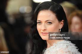 886 Laura Pulver Photos & High Res Pictures