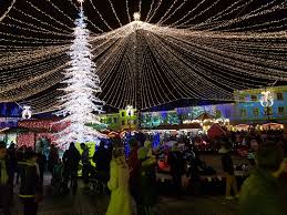 Interviu află totul despre targul de crăciun sibiu 2019 youtube. Video Foto Mii De Vizitatori La Targul De CrÄƒciun Din Sibiu La SfarÈ™itul SÄƒptÄƒmanii Trecute O BucatÄƒ Din Viena La PreÈ›uri De Romania