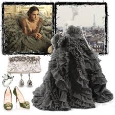 Carrie Bradshaw Goes To Paris Carrie Bradshaw Outfits Carrie Bradshaw Dresses Iconic Dresses