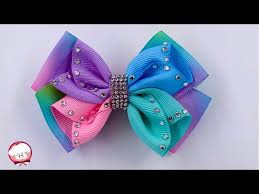 Puedes hacer lazos miniatura de pequeñas piezas de cinta y adherirlas a ganchos de tela para una infante o hacer lazos grandes para una niña mayor y adherirlos a un gancho de metal o plástico. Monos Con Liston De 7 5 Cm Para Ninas Lazos De Liston De 7 5 Cm Monos Faciles Con Liston Litetube