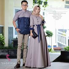 Model baju kebaya muslim kini sudah sangat bervariasi, untuk tampilan yang klasik dan tradisional model kebaya yang modern memang cocok diaplikasikan saat kondangan, baik yang memakai hijab. Model Baju Gamis Untuk Kondangan Asmaradana Gamisalya Com