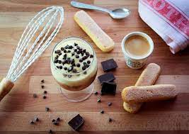kolay denenmis nefis kupta tiramisu tarifi nasil hazirlanir sunumu nasil olmali kedi dili ile tiramisu kup pasta yapimi kola sutlu tatli tarifleri pinte