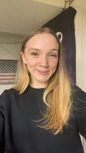 Hey!! im a 17 almost 18 year old girl looking for a job to support the baby  i have