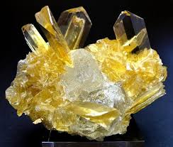 Glassy Golden Gypsum Surrounding Halite Crystals From Otuma Mine Pisco Ica Peru Minerals Crystals Rocks Crystals Minerals And Gemstones