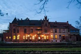 Fotoausstellung Michael Schutz Bahnhof Rehagen Aussenansicht Bahnhof Rehagen