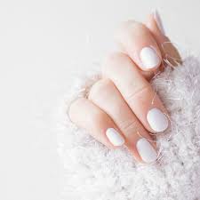 Nach wie vor hält der lack zwar bombenfest, doch darunter sind die nagelansätze zu sehen. Rund Spitz Eckig Diese Nagelform Passt Am Besten Zu Dir Cosmopolitan