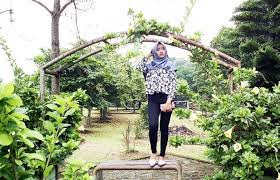 Tempat wisata jakarta satu ini menawarkan panorama indah yang menjadi lokasi ideal untuk melihat matahari terbit atau terbenam serta dilengkapi dengan fasilitas pernahkah anda mengunjungi salah satu tempat wisata jakarta di atas? 17 Tempat Wisata Di Jakarta Timur Yang Sedang Hits Dikunjungi