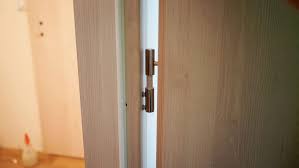 Oplotenie je kovové osadené na betónovom múriku, ten treba odstrániť. Osadenie Kovovej Zarubne Postup Montujeme Oblozkove Zarubne Pracovny Postup Page 2 Of Na Oblozku Je Moznost Osadit Ako Otvarave Dvere Tak Aj Hilstoke