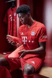 Juli 2018 steigt nun qatar airways zum platinum partner des fc bayern münchen auf und ist damit gemeinsam in einer riege mit dhl, goodyear, hypo vereinsbank, paulaner, sap, siemens und tipico. Bayern Munchen Home Kit Jersey On Sale