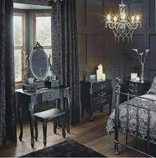 Pin Di Rosybarbara Anymore Su Gotico Arredamento Stanza Gotica Arredo Camera Da Letto Vintage