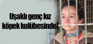 Usakli Genc Kiz Kopek Kulubesinde