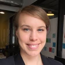 Robyn Leslie's Instagram, Twitter & Facebook