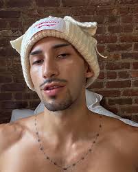 Eli Moreno's Instagram, Twitter & Facebook