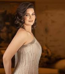 تنتظر الفنانة يسرا اللوزي، طرح فيلمها الجديد العنكبوت، بدور العرض السينمائي في بداية شهر أغسطس المقبل، والتي انتهت من تصويره العام الماضي. ÙŠØ³Ø±Ø§ Ø§Ù„Ù„ÙˆØ²ÙŠ ØªØªØ£Ù„Ù‚ ÙÙŠ Ø¬Ù„Ø³Ø© ØªØµÙˆÙŠØ± Ø¬Ø¯ÙŠØ¯Ø© Ø®Ø¨Ø± ÙÙŠ Ø§Ù„ÙÙ†