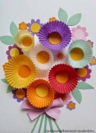 What started out as a few simple toddler crafts has turned into over 50 cupcake liner crafts on this blog. Cupcake Craft Ideas Cupcake Liner Christmas Crafts Cupcake Liner Christmas Tree Craft Cupcake Liner C Basteln Fruhling Kinder Bastelarbeiten Tulpen Basteln