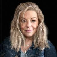 Kim Stead's Instagram, Twitter & Facebook