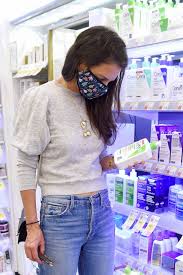 Find articles, slideshows and more. Katie Holmes Shopping In Nyc 08 04 2020 Celebmafia