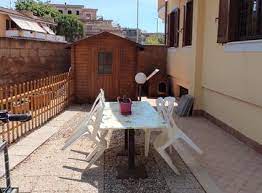 Ampio soggiorno, camera matrimoniale, cucina abitabile, bagno con piatto doccia, cabina armadio, armadio a muro. Case In Vendita A Ladispoli Casa It