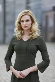 Farah zeynep abdullah (31 years old) 2021 body stats. Farah Zeynep Abdullah Aktrisler Unluler Sac