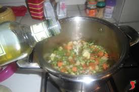 Con la pentola a pressione riuscirete a cuocere il minestrone surgelato in minor tempo. Minestrone Surgelato Minestroni Ricette Minestrone Surgelato