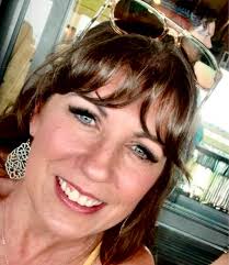 How to merge text and circular frame in Illustrator for a Christmas  ornament?