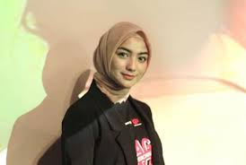 Citra kirana rezky aditya lucky perdana erica putri biar enak nontonnya. Citra Kirana Kesulitan Belajar Aksen Batak Dan Bahasa Belanda Republika Online