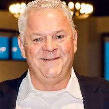 Miami University alumnus Cajardo Lindsey '92 with his spouse Michanda…